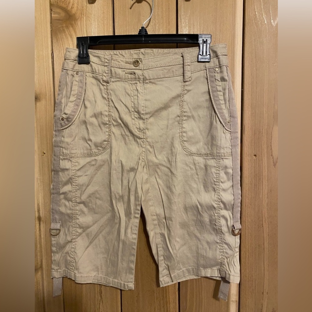 Chico's Tan shorts w pockets Size 0 NWOT, waist